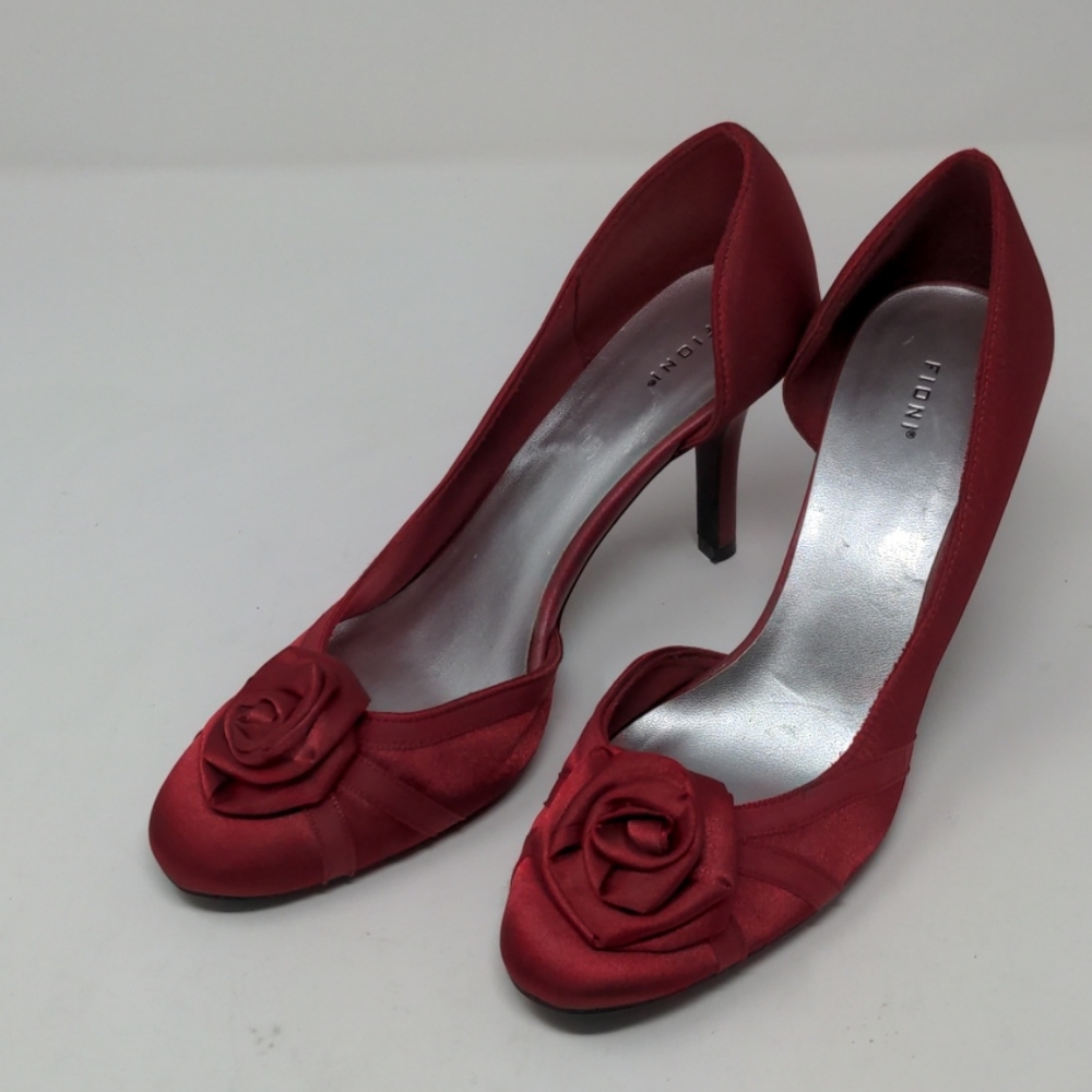 Fioni 7.5 red satin pumps with rosette
